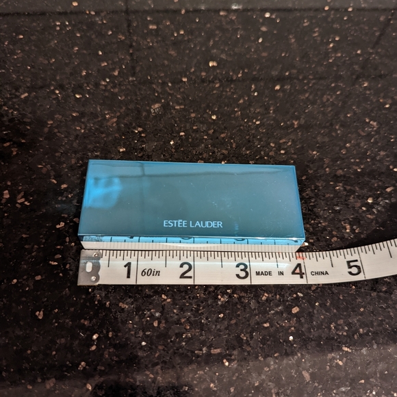 Estee Lauder Shape & Sculpt Face Kit. - Picture 5 of 6